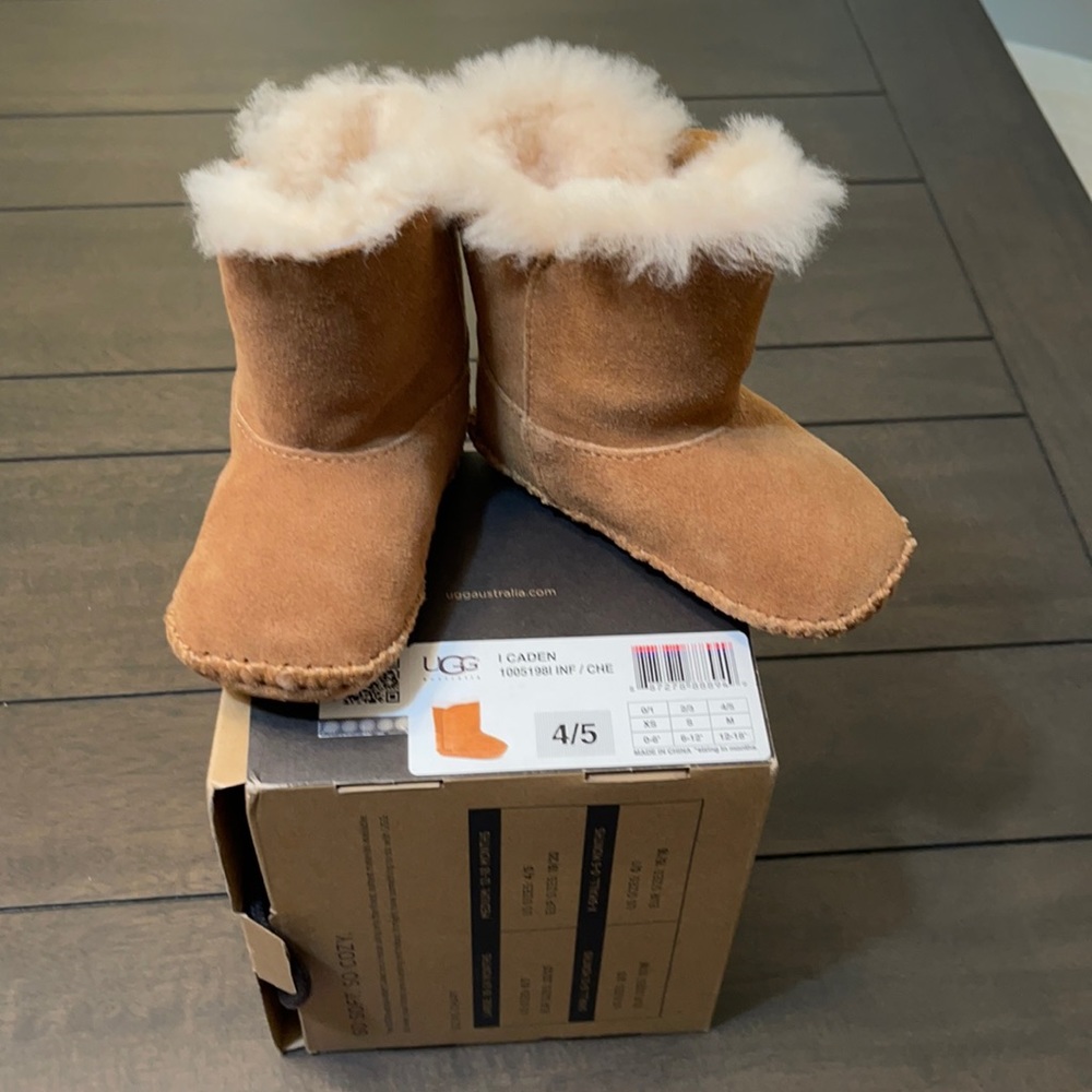 NWT Caden Uggs Size 4/5 12-18M Infant.
